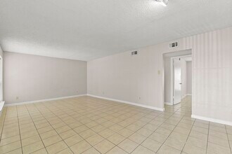 1950 Spenwick Dr in Houston, TX - Building Photo - Building Photo