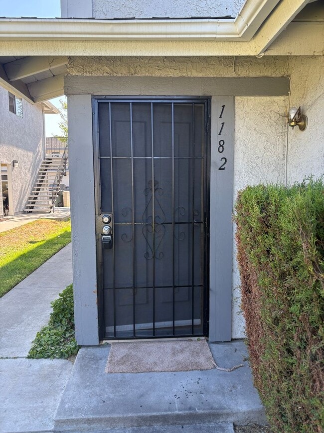 1182 Acadia Pl in Ventura, CA - Building Photo - Building Photo