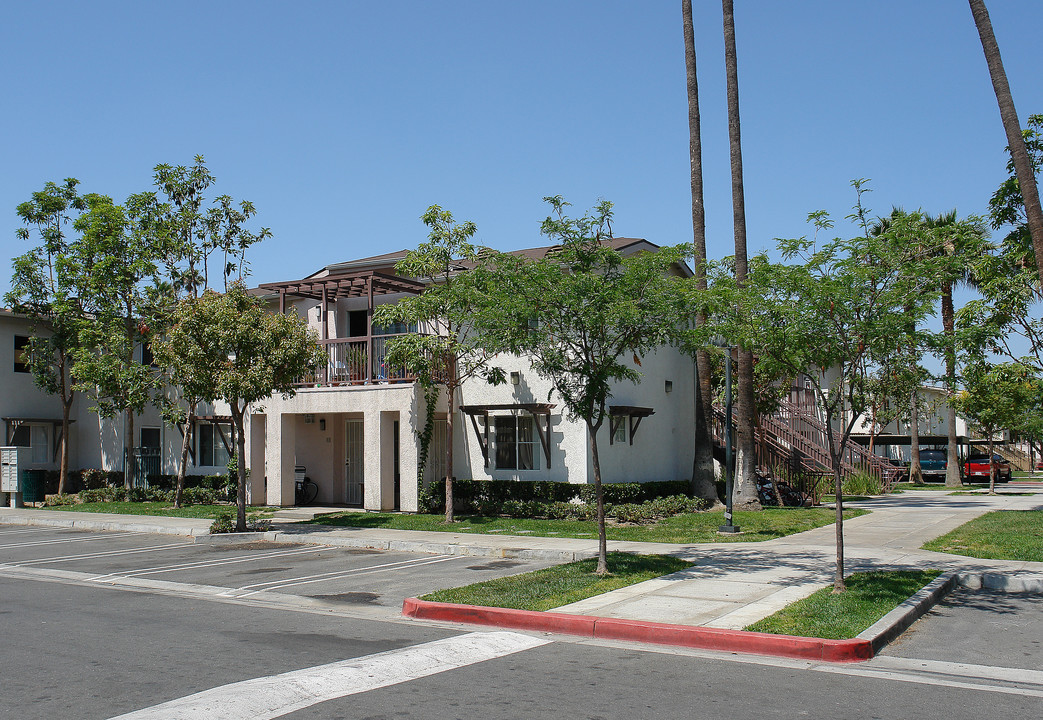 1545 S Calle Del Sol in Anaheim, CA - Building Photo