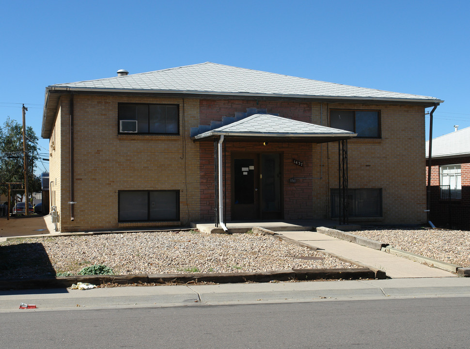 1437 Kenton Street in Aurora, CO - Foto de edificio