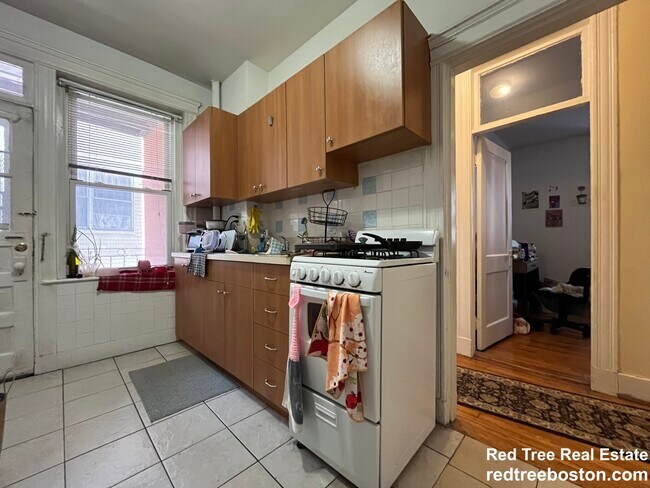 4 Price Rd in Boston, MA - Foto de edificio - Building Photo