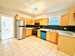 8 Berkeley St, Unit 1 in Watertown, MA - Building Photo - Building Photo