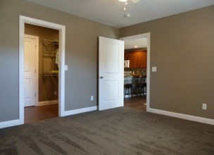 1616 Spring Valley Dr in Huntington, WV - Building Photo - Building Photo