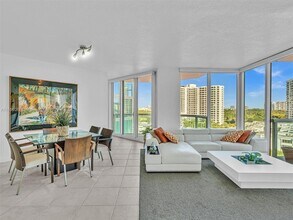 3370 Hidden Bay Dr in Aventura, FL - Building Photo - Building Photo