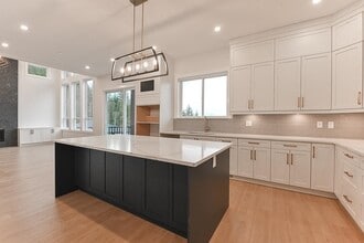 8573 Forest Gate Dr in Chilliwack, BC - Building Photo - Building Photo