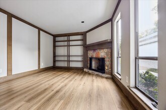 1305 Spring Oaks Cir in Houston, TX - Foto de edificio - Building Photo