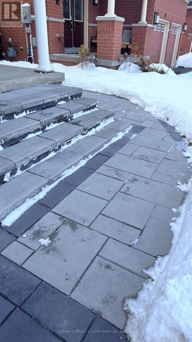 18 Lighthouse St in Whitby, ON - Building Photo - Building Photo