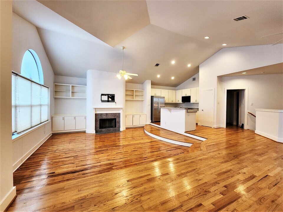 9814 Cynthia Ann Ct in Houston, TX - Building Photo