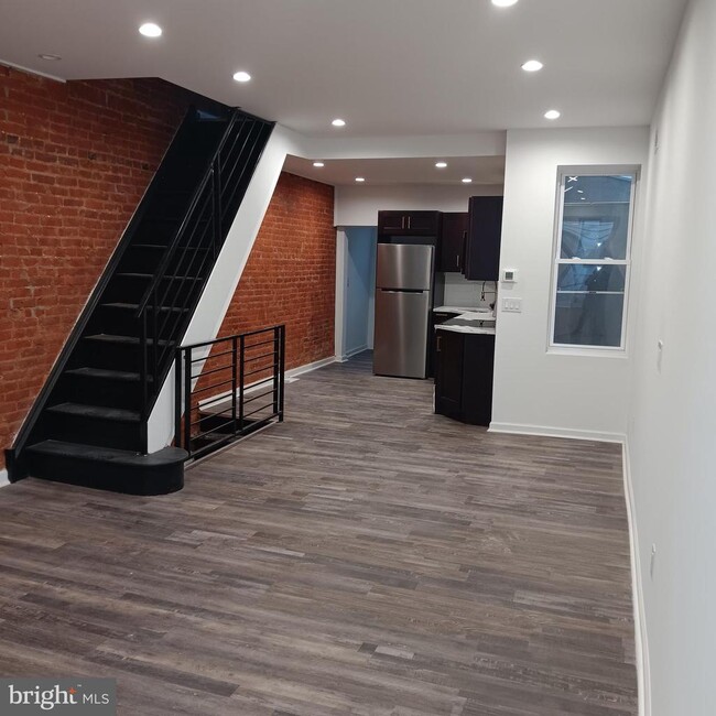property at 1911 N Lawrence St