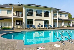 Fairwood Pond in Renton, WA - Building Photo