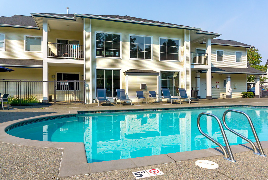 Fairwood Pond in Renton, WA - Building Photo