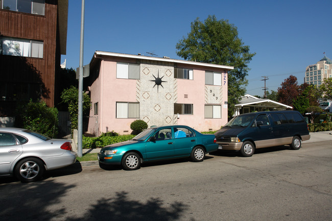 327 Burchett St in Glendale, CA - Building Photo - Building Photo