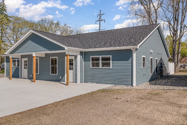 501 Cherry St in Midland, MI - Building Photo - Building Photo