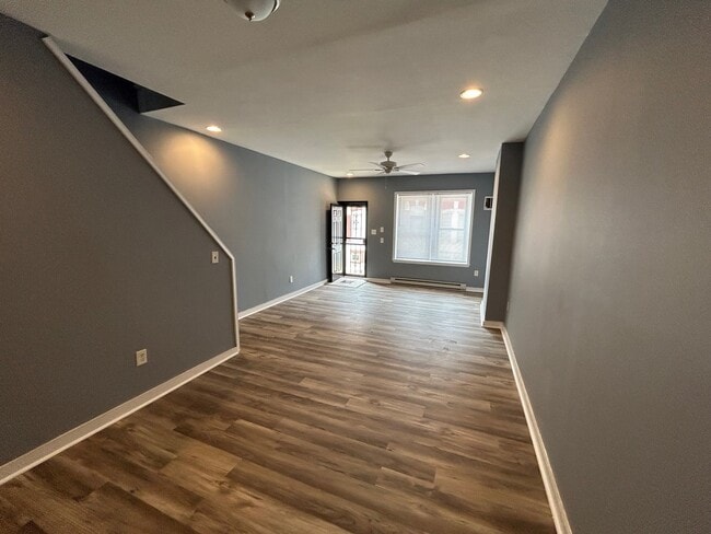 property at 2615 W Silver St