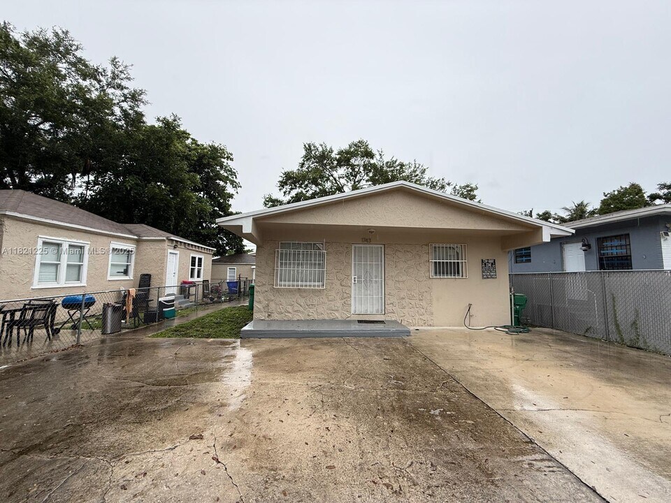1745 NW 47th Ter, Unit 1745 in Miami, FL - Building Photo