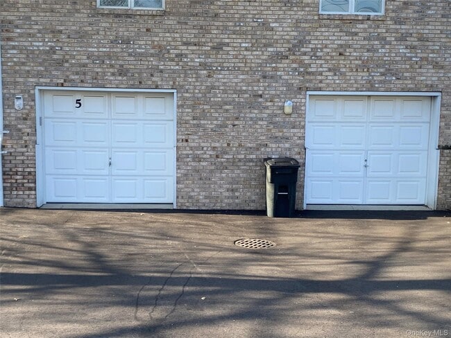 11 Claire Ct in West Babylon, NY - Building Photo - Building Photo