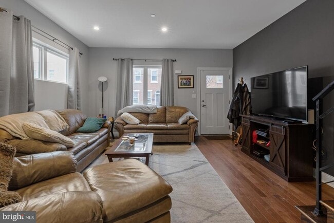 2524 Sepviva St in Philadelphia, PA - Building Photo - Building Photo