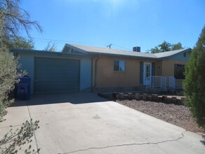 2225 Thomas Dr in Las Cruces, NM - Building Photo - Building Photo