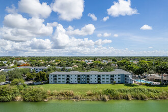 Sunset Bay Apartments in Miami, FL - Building Photo - Building Photo