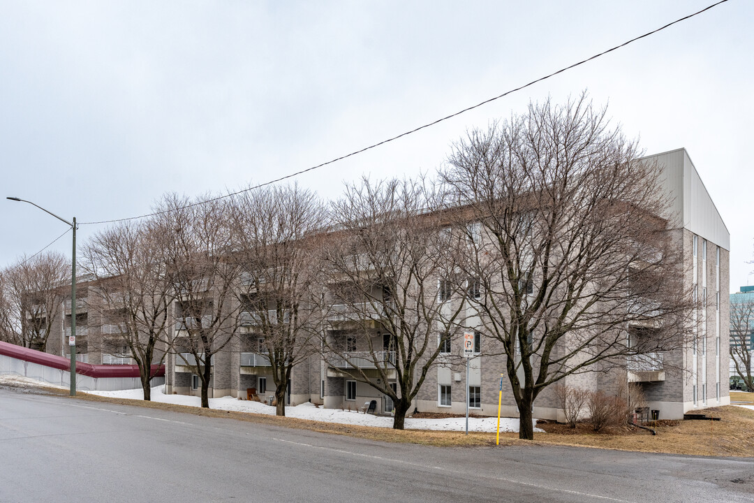 2635 De La Picardie St in Québec, QC - Building Photo