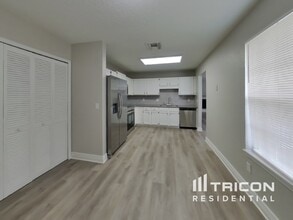 8030 Peppermint Ln in Jacksonville, FL - Building Photo - Building Photo