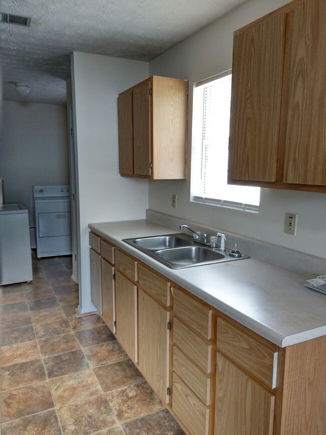 109 Irvin St in Jonesboro, GA - Building Photo - Building Photo