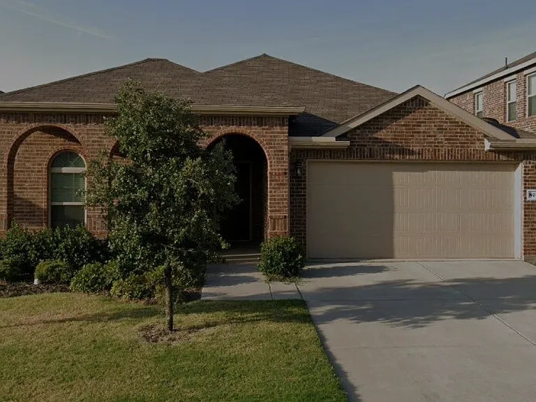 8732 Yosemite Trail in Aubrey, TX - Building Photo