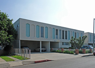 LUXURY LIVING AT AN AFFORDABLE PRICE in Los Angeles, CA - Foto de edificio - Building Photo