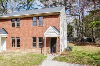 1807 Fox Hollow Dr in Raleigh, NC - Building Photo - Building Photo
