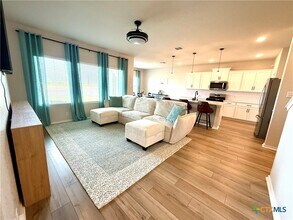 118 Beveridge Rd in Seguin, TX - Building Photo - Building Photo