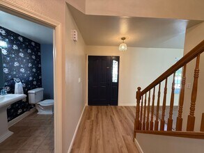 239 Fairwood Dr in Oakdale, CA - Building Photo - Building Photo