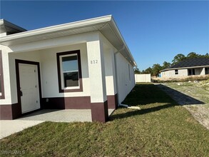 832 Holmes Ave in Lehigh Acres, FL - Building Photo - Building Photo