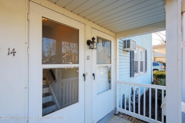 10-12 Oldfield Pl in Red Bank, NJ - Building Photo - Building Photo