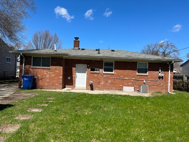 3588 Toepfer Rd in Warren, MI - Foto de edificio - Building Photo