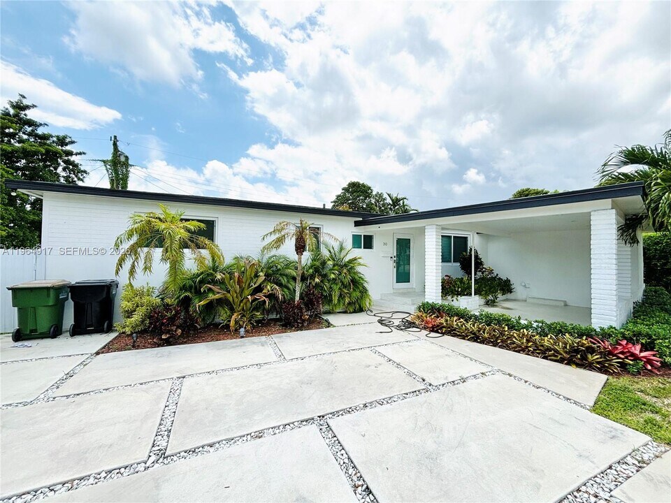 30 NE 125th St in North Miami, FL - Building Photo