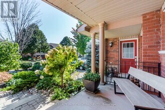 2228 Hummingbird Way in Oakville, ON - Building Photo - Building Photo