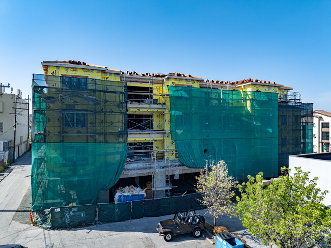 Athens of San Carlos in San Carlos, CA - Foto de edificio - Building Photo