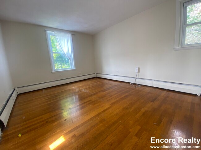 311 Tappan St, Unit 4 in Brookline, MA - Building Photo - Building Photo