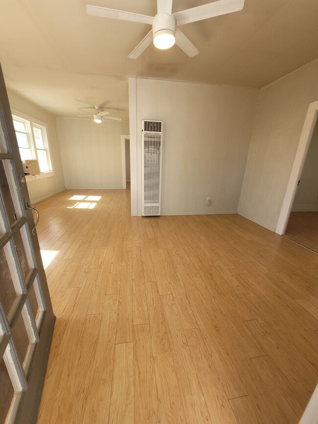 211 S Washington St in Lone Pine, CA - Building Photo - Building Photo