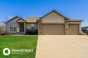 1605 Fairway Ct in Pleasant Hill, MO - Building Photo