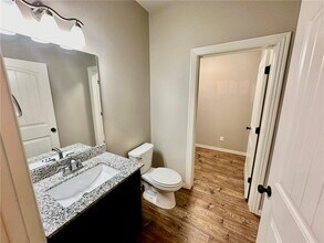 186 Old Farmington Rd in Farmington, AR - Foto de edificio - Building Photo