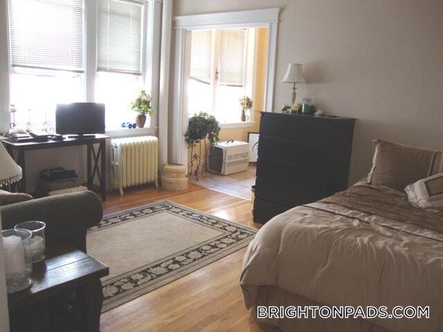 1641 Commonwealth Ave, Unit 11 in Boston, MA - Building Photo - Building Photo