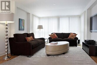 164 Cumberland St in Toronto, ON - Building Photo - Building Photo