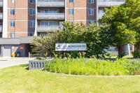 Park Towers in Oshawa, ON - Building Photo - Building Photo