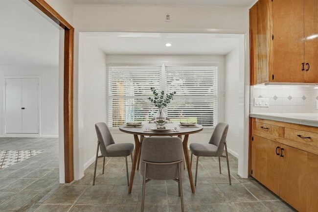 502 Sunrise Cir in Austin, TX - Building Photo - Building Photo