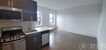 11 Queensberry St in Boston, MA - Building Photo