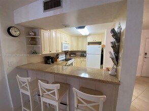 1696 S Ocean Ln in Fort Lauderdale, FL - Foto de edificio - Building Photo