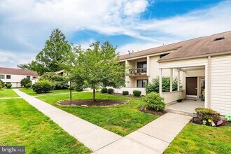 10 Avon Dr in East Windsor, NJ - Building Photo - Building Photo