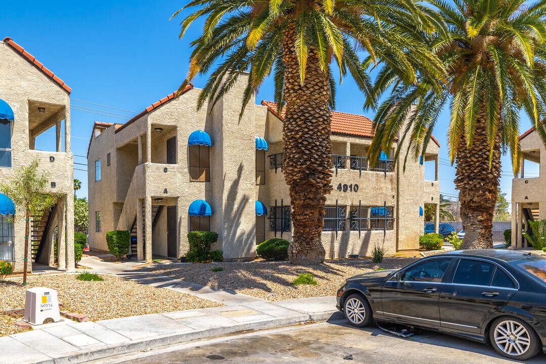 Newport Cove in Las Vegas, NV - Foto de edificio