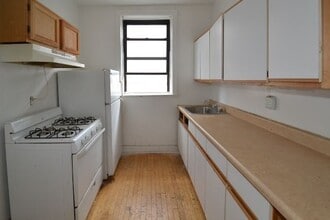 822 W Waveland Ave, Unit A04C in Chicago, IL - Building Photo - Building Photo